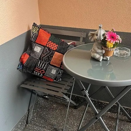 Charming Retreat - 5 Min & Centro B