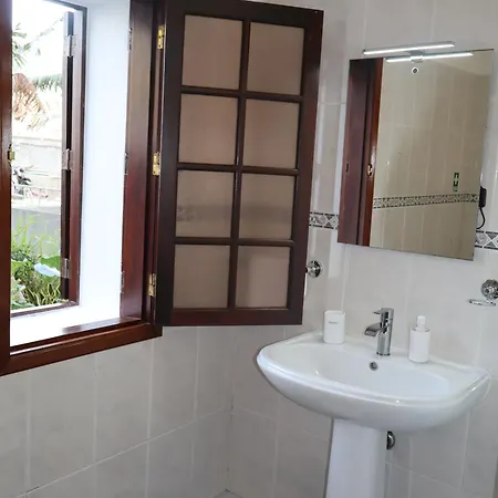 Feriehus Charming Retreat - 5 Min & Centro B Machico (Madeira)