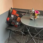 Charming Retreat - 5 Min & Centro B