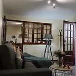 Charming Retreat - 5 Min & Centro B