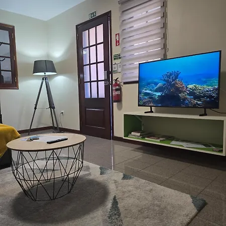 Charming Retreat - 5 Min & Centro B 펜션
