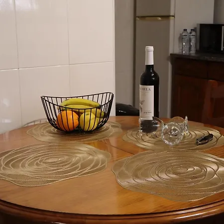 Charming Retreat - 5 Min & Centro B 펜션