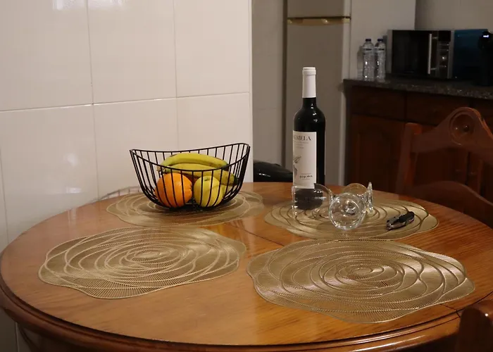 Charming Retreat - 5 Min Praia&centro B Casa vacanze